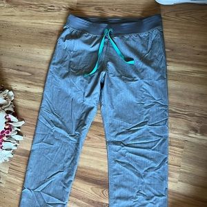 Women’s Figs scrub bottoms. Medium petite